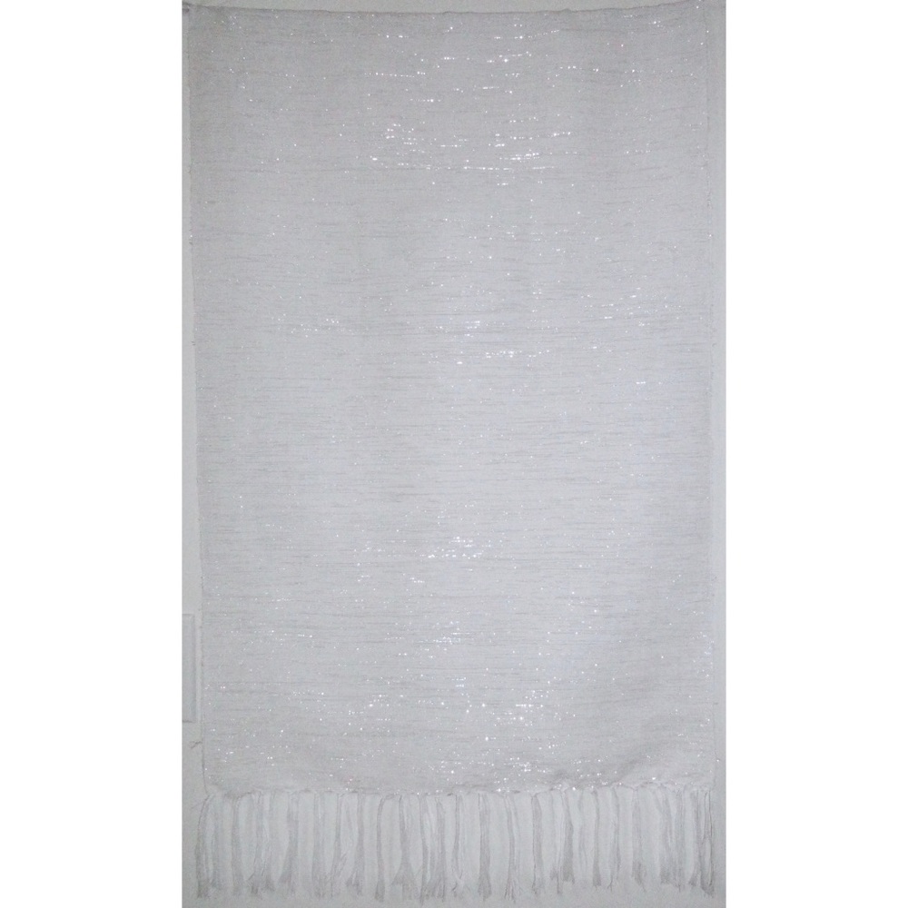 Snow White w/ Silver Table Runner
